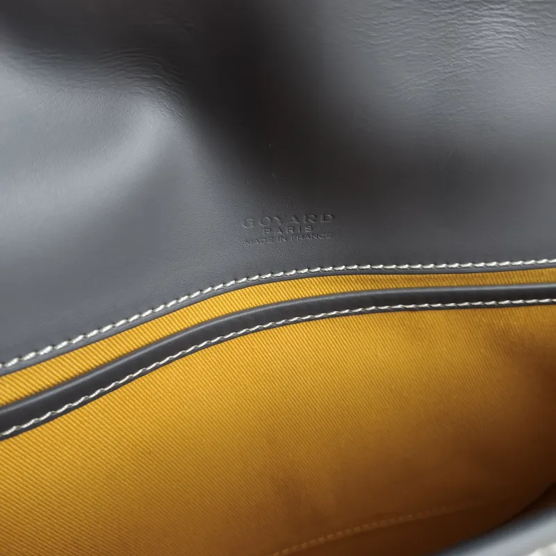 GOYARD Crossbody Bag BELVEDERE Messenger Bag Grey PVC Small 22 × 7 × 16 cm — detail view 2 of 12