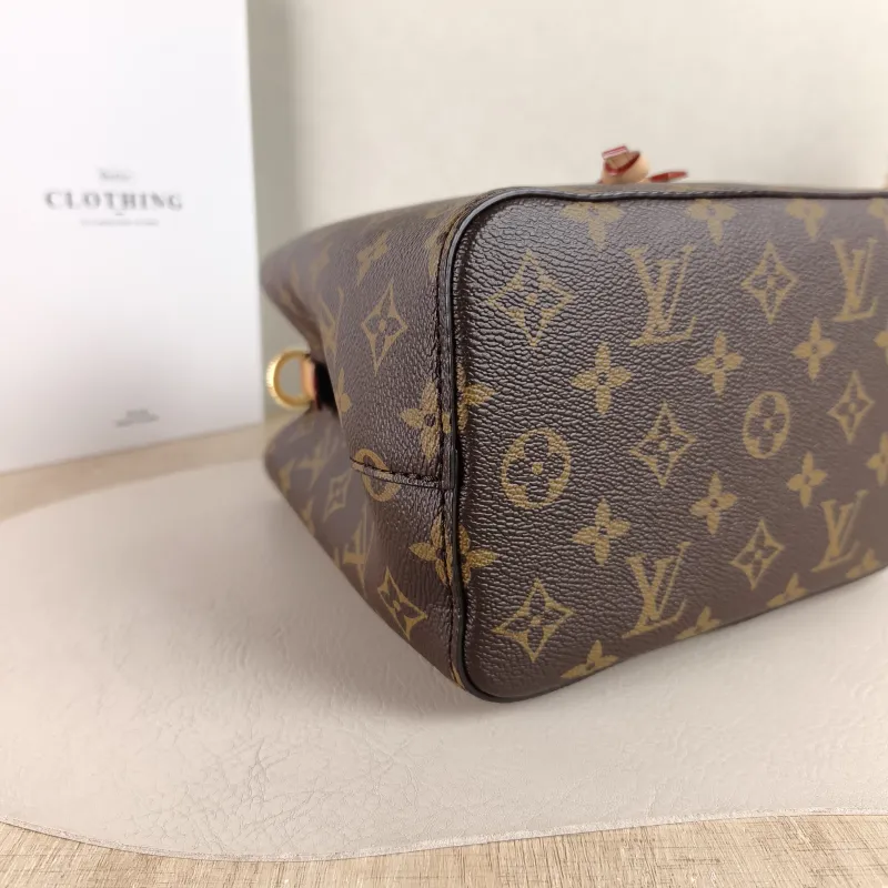 Louis Vuitton Crossbody Bag NÉONOÉ Bucket Bag BB Monogram PVC BB 20 × 13 × 20 cm — detail view 8 of 10