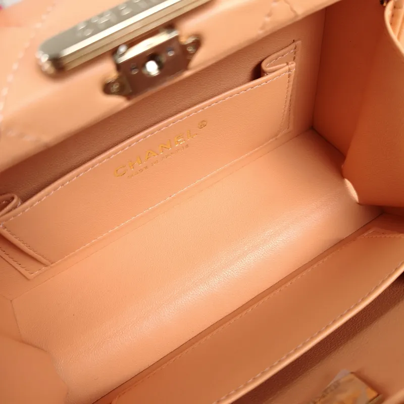 Chanel Crossbody Bag Box Bag Pink Lambskin One Size18.5 × 7 × 12 cm — detail view 9 of 11