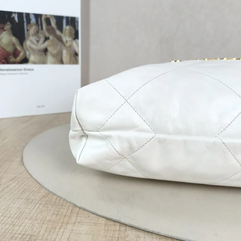 Chanel Shoulder Bag 22Bag White CC alfskin Small 35 × 7 × 37 cm — detail view 1 of 13