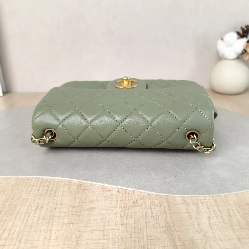 Chanel Crossbody Bag mini Green Lambskin One Size 20 × 6 × 12 cm — detail view 7 of 11