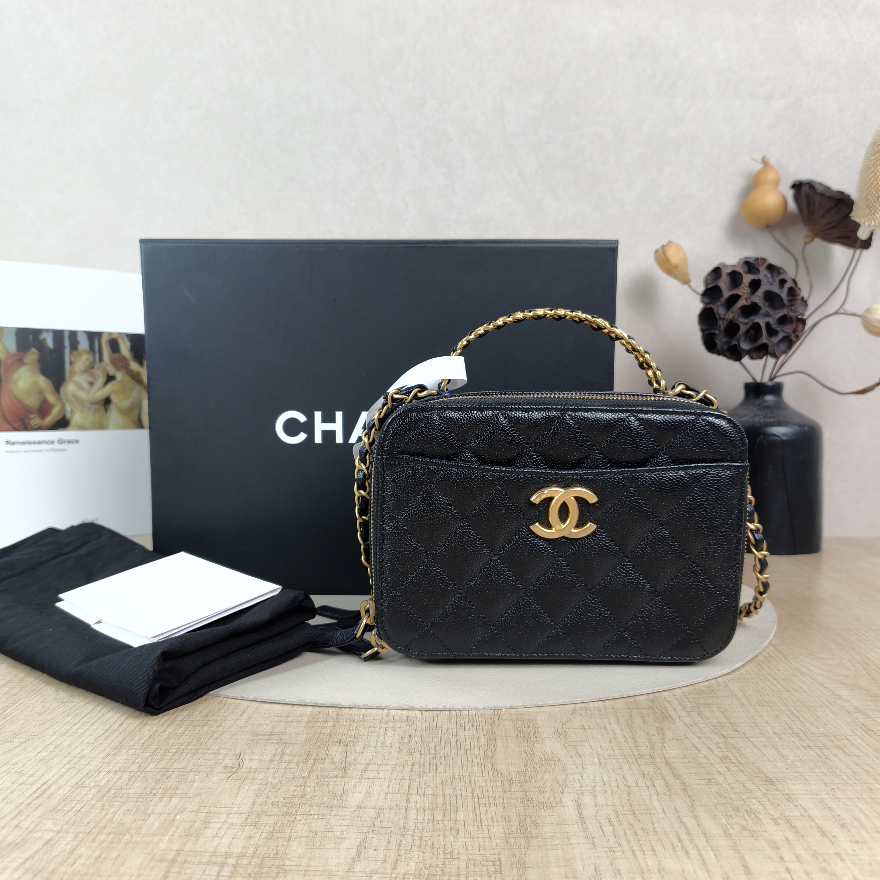 Chanel Crossbody Bag Camera Bag Black Grained Calfskin One Size18.5 × 8 × 13 cm — cover view 4 of 6