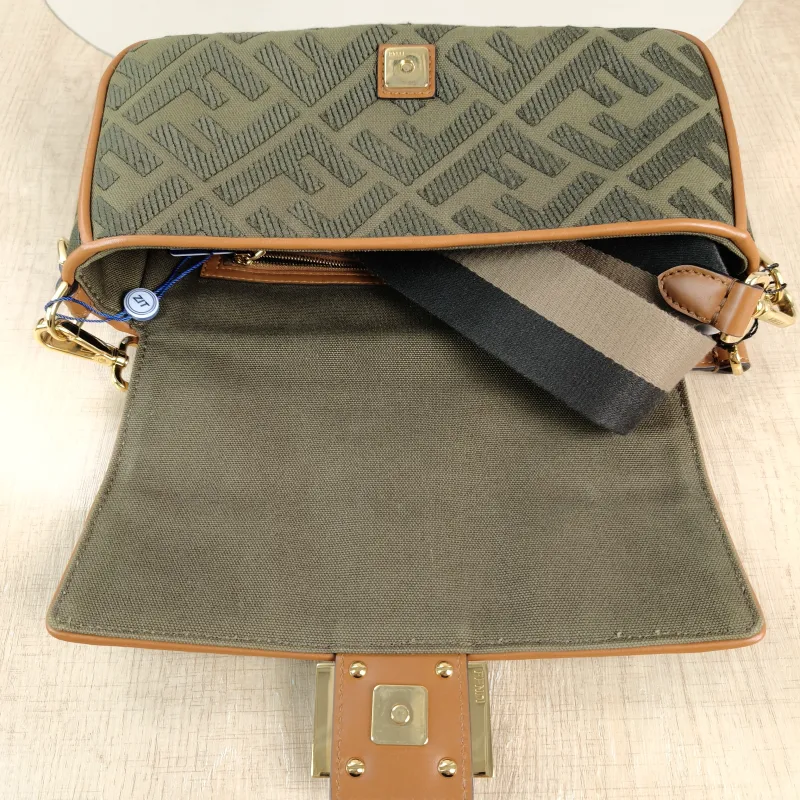 FENDI Crossbody Bag Baguette Baguette Bag Green Canvas Medium27 × 6 × 15 cm — detail view 6 of 13
