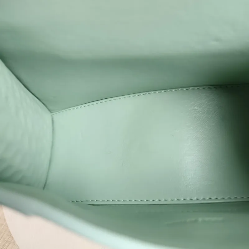 BALENCIAGA Crossbody Bag Hourglass Hourglass Bag Green Calfskin Mini 19 × 5 × 12 cm — detail view 8 of 11