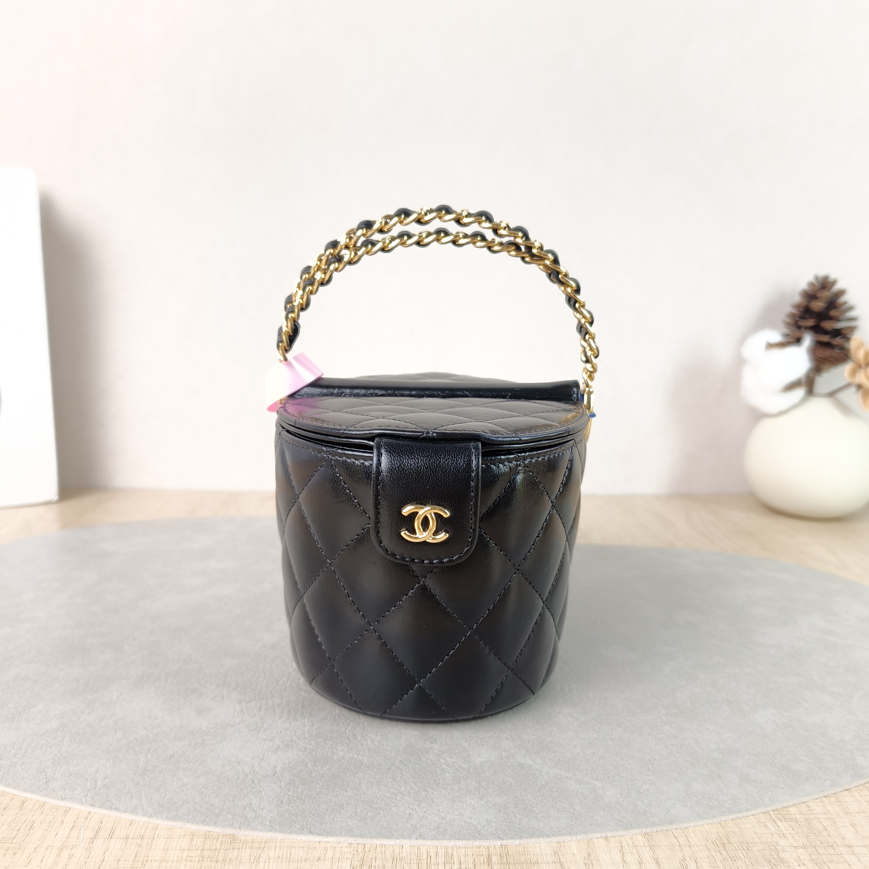 Chanel Crossbody Bag Cosmetic Bag Black Lambskin One Size15 × 10 × 10 cm