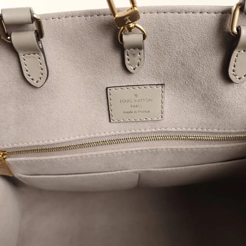 Louis Vuitton Shoulder Bag Onthego Medium · White Monogram Empreinte Embossed Calfskin Medium 35 × 14 × 27 cm — detail view 8 of 10