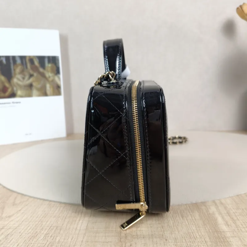 Chanel Crossbody Bag25b Black Patent Leathermini19.5 × 8.5 × 12 cm — detail view 9 of 12