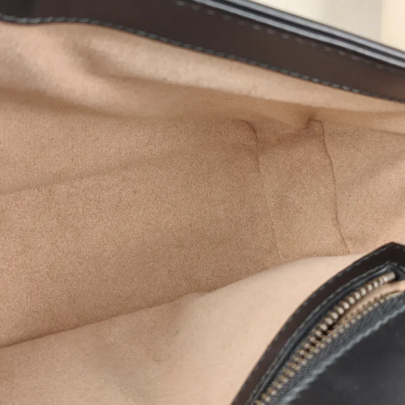 GUCCI Crossbody Bag GG Marmont Medium Marmont 26 Black CC alfskin Medium 26 × 7 × 15 cm — detail view 2 of 13