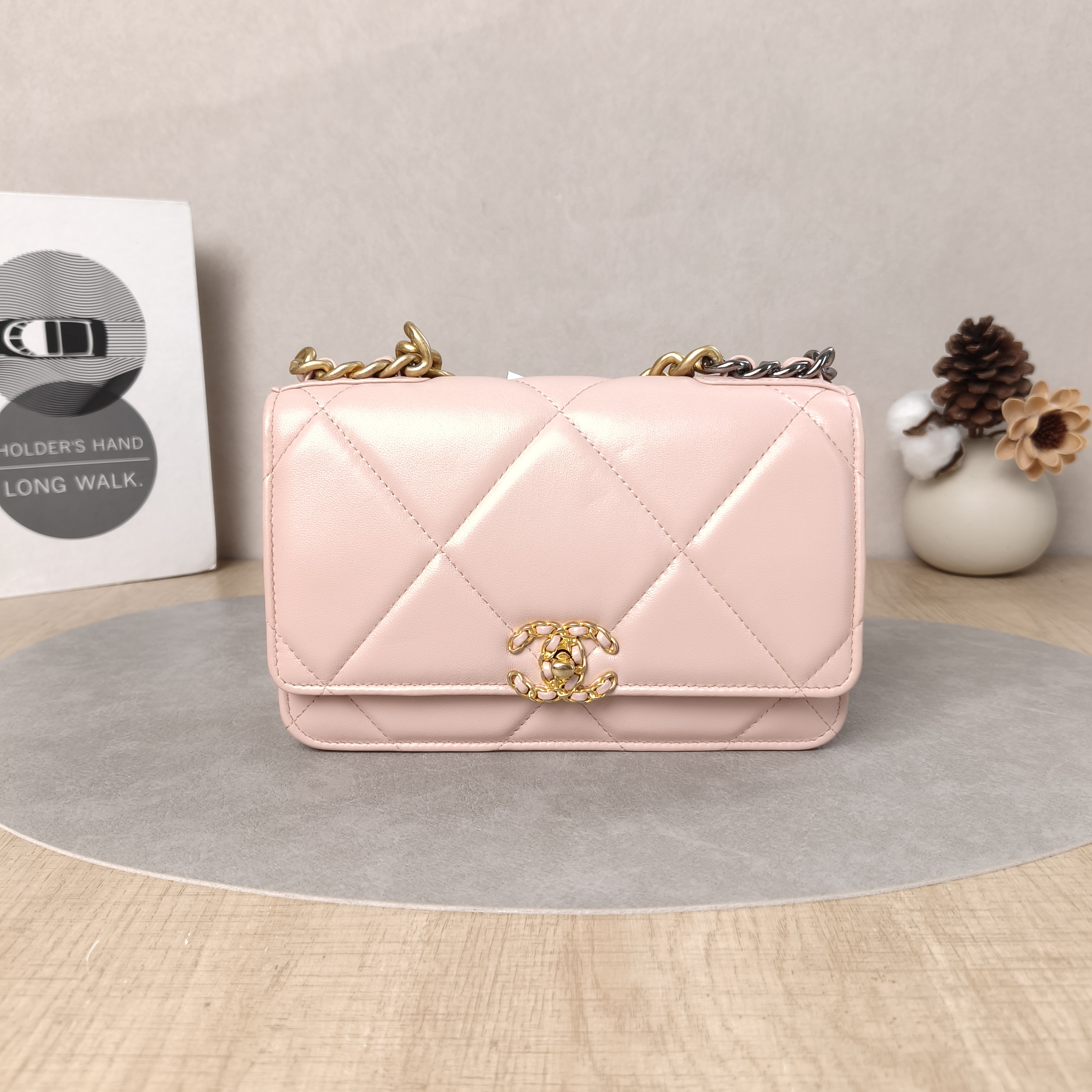 Chanel Crossbody Bag19Bag WOC Pink SL ambskinmini19.2 × 3.5 × 12.3 cm