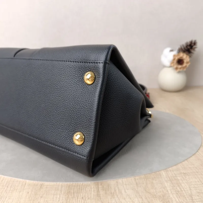 Louis Vuitton Top Handle Bag ASTRID Top Handle Bag Black Calfskin One Size31 × 15 × 22 cm — detail view 8 of 12