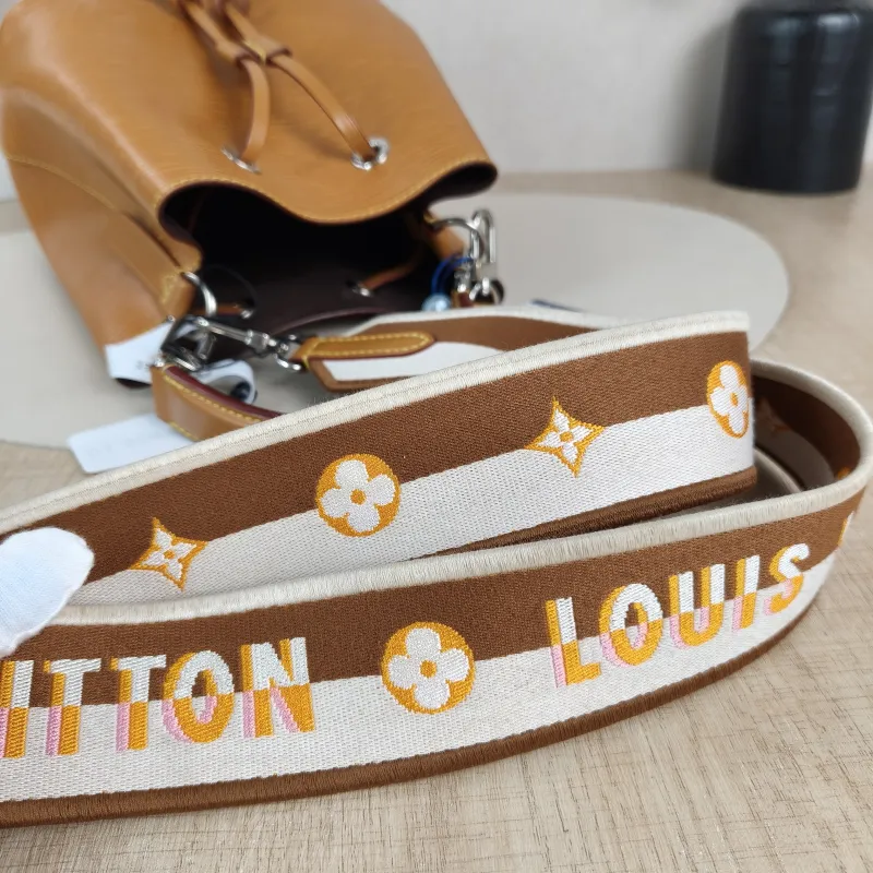 Louis Vuitton Shoulder Bag NÉONOÉ Bucket Bag BB Caramel Epi Embossed Calfskin BB20 × 13 × 20 cm — detail view 10 of 10