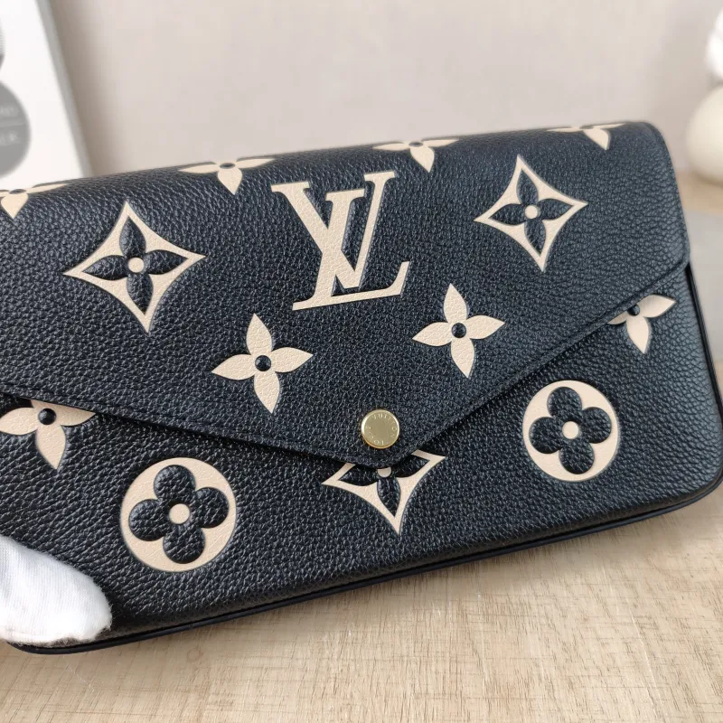 Louis Vuitton Crossbody Bag Pochette Félicie Black · White Calfskin Small 21 × 3 × 12 cm — detail view 7 of 14
