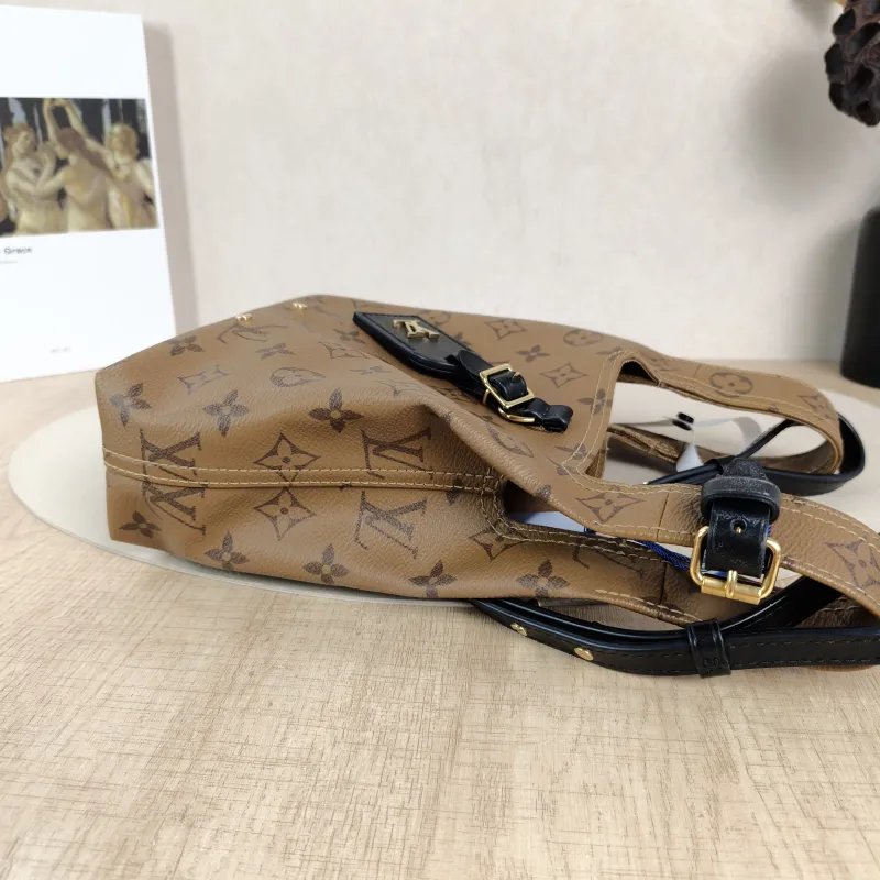 Louis Vuitton Top Handle Bag ATLANTIS Monogram PVCBB17 × 7 × 17 cm — detail view 4 of 10