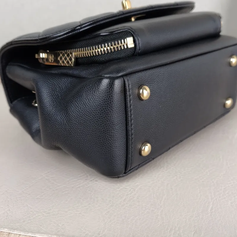 Chanel Crossbody Bag affinity Messenger Bag Black with Gold-Tone Hardware Grained Calfskin Small 19 × 7 × 14 cm 27 — detail view 9 of 16