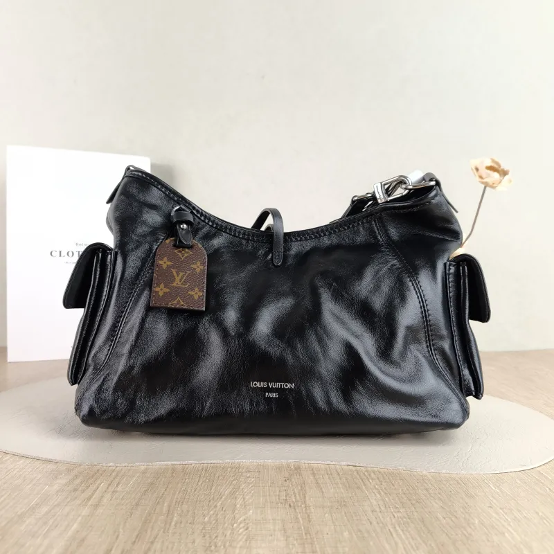 Louis Vuitton Crossbody Bag Black SL ambskin Small 33.5 × 15 × 23 cm
