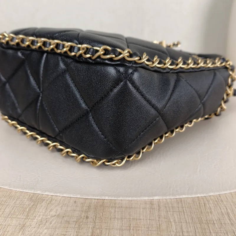 Chanel Shoulder Bag Bucket Bag Black Lambskin One Size 22 × 8 × 17 cm — detail view 1 of 12