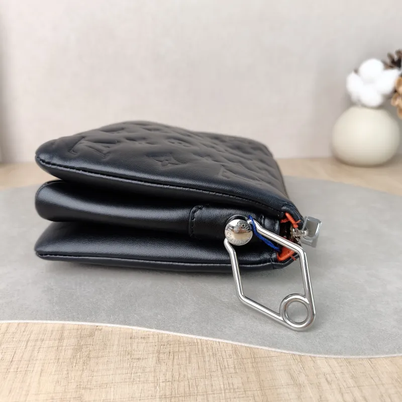 Louis Vuitton Crossbody Bag Coussin BB Black Lambskin BB21 × 7 × 16 cm — detail view 7 of 10