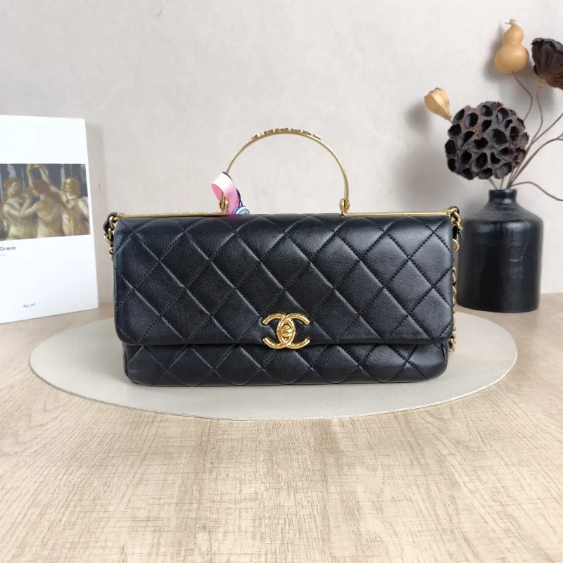 Chanel Crossbody Bag Black Lambskin Medium27 × 6 × 14 cm