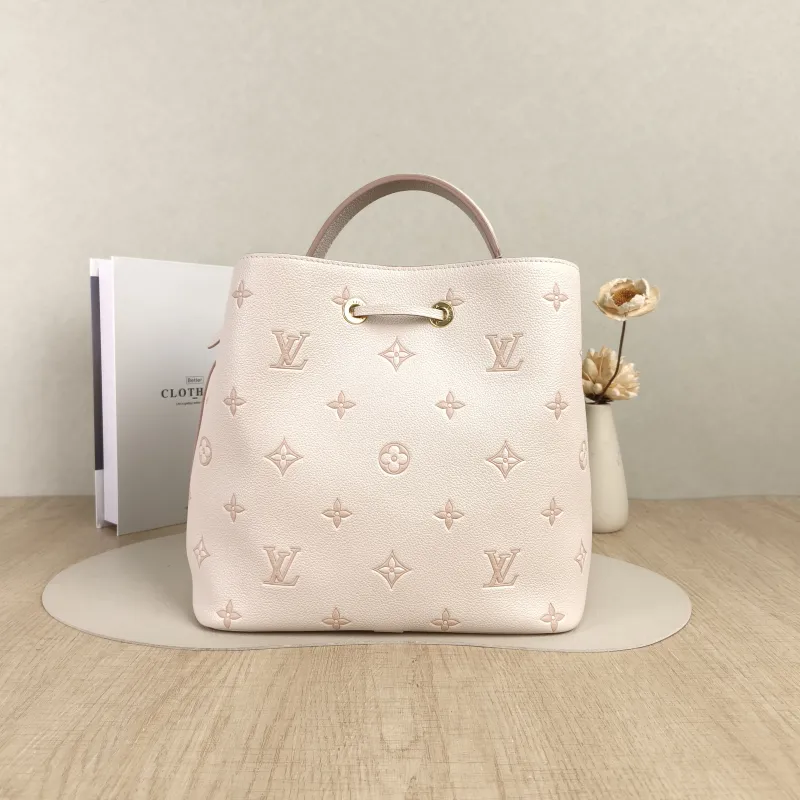 Louis Vuitton Shoulder Bag NÉONOÉ Bucket Bag White Empreinte Embossed Calfskin Medium26 × 17.5 × 26 cm — cover view 5 of 5