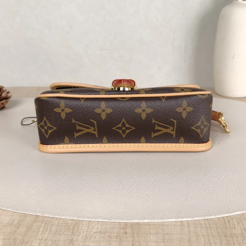 Louis Vuitton Crossbody Bag Diane Baguette Bag Monogram PV Cnano19 × 6 × 10.5 cm — cover view 3 of 6