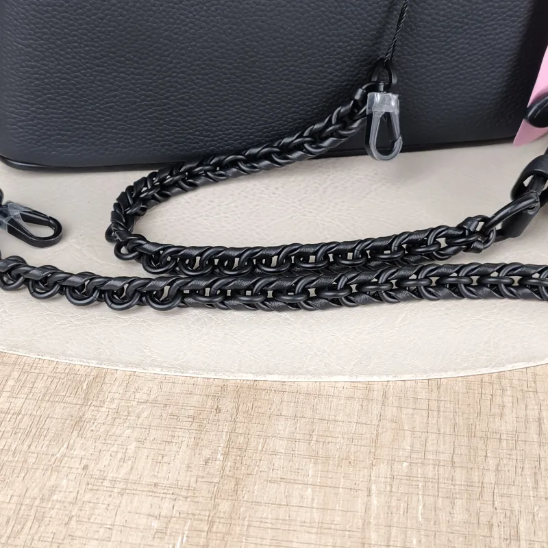Louis Vuitton Crossbody Bag Capucines East West Black Calfskin Mini 22 × 8 × 12 cm — detail view 2 of 13