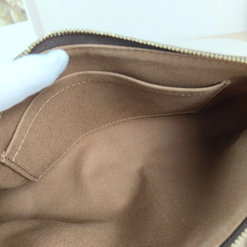 Louis Vuitton Shoulder Bag Pochette Accessoires Monogram PVC One Size22 × 4 × 13 cm — detail view 12 of 12