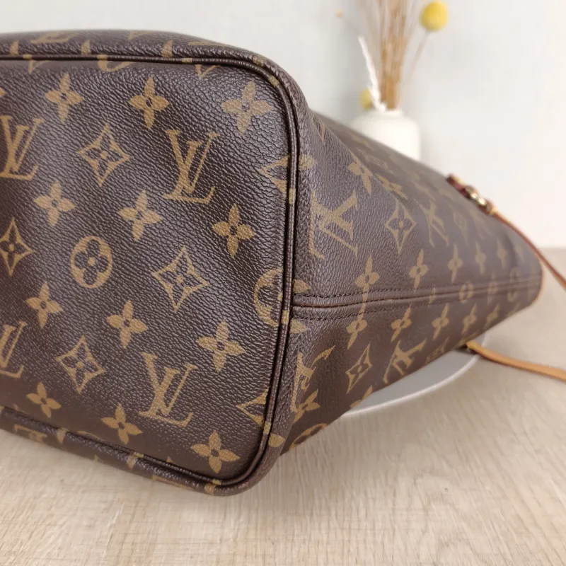 Louis Vuitton Shoulder Bag Neverfull Monogram PVC Medium 31 × 14 × 28 cm — detail view 1 of 11