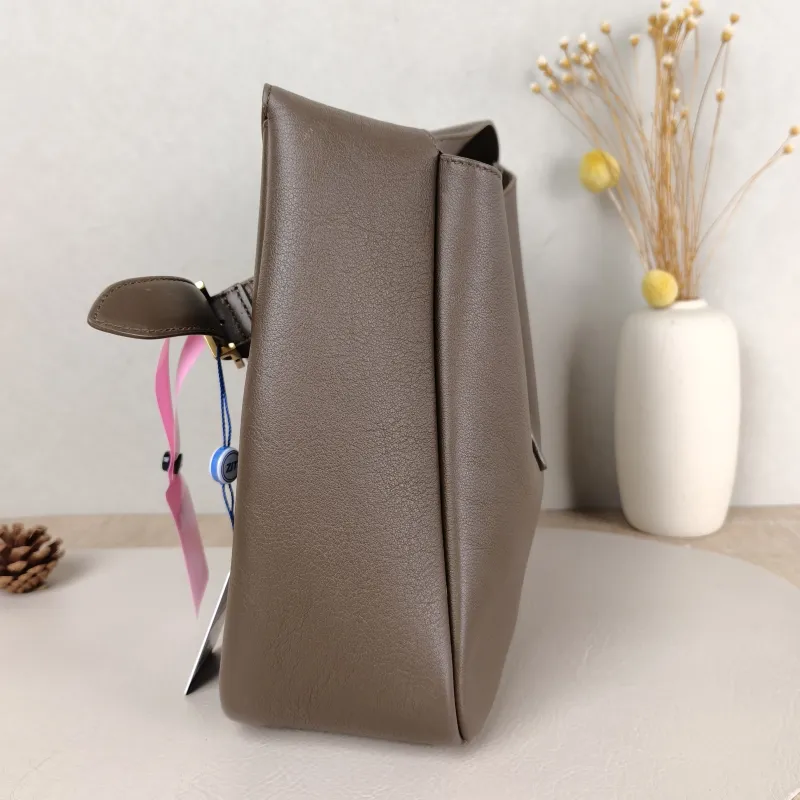 SAINT LAURENT Shoulder Bag LE 5 À 7 Hobo Calfskin Small 22 × 8.5 × 23 cm — detail view 3 of 9