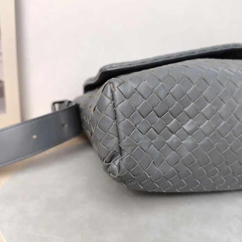 Bottega Veneta Shoulder Bag Messenger Bag Grey Calfskin One Size 30 × 7.5 × 31 cm — detail view 8 of 10