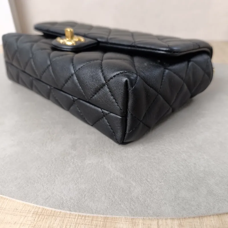 Chanel Crossbody Bag24b Crossbody Bag Black Lambskin One Size20 × 5 × 14 cm — detail view 2 of 14