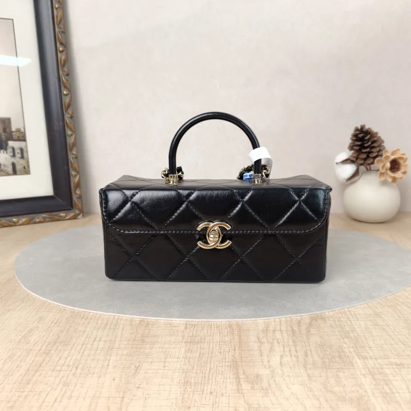 Chanel Crossbody Bag23k Box Bag Black CC alfskin22 × 9 × 10.5 cm