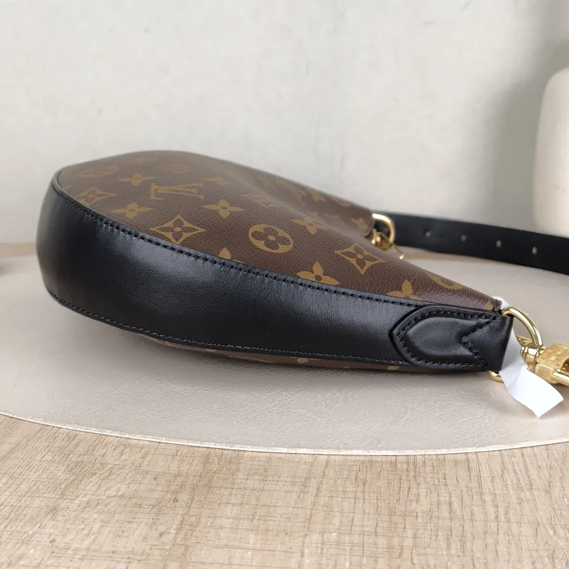 Louis Vuitton Shoulder Bag COOKIE Monogram PVC BB 28.5 × 5 × 19 cm — detail view 5 of 10