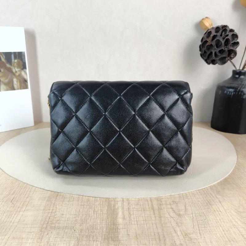 Chanel Crossbody Bag 24a Pearl Black Lambskin One Size 22 × 11 × 14.5 cm — cover view 4 of 5