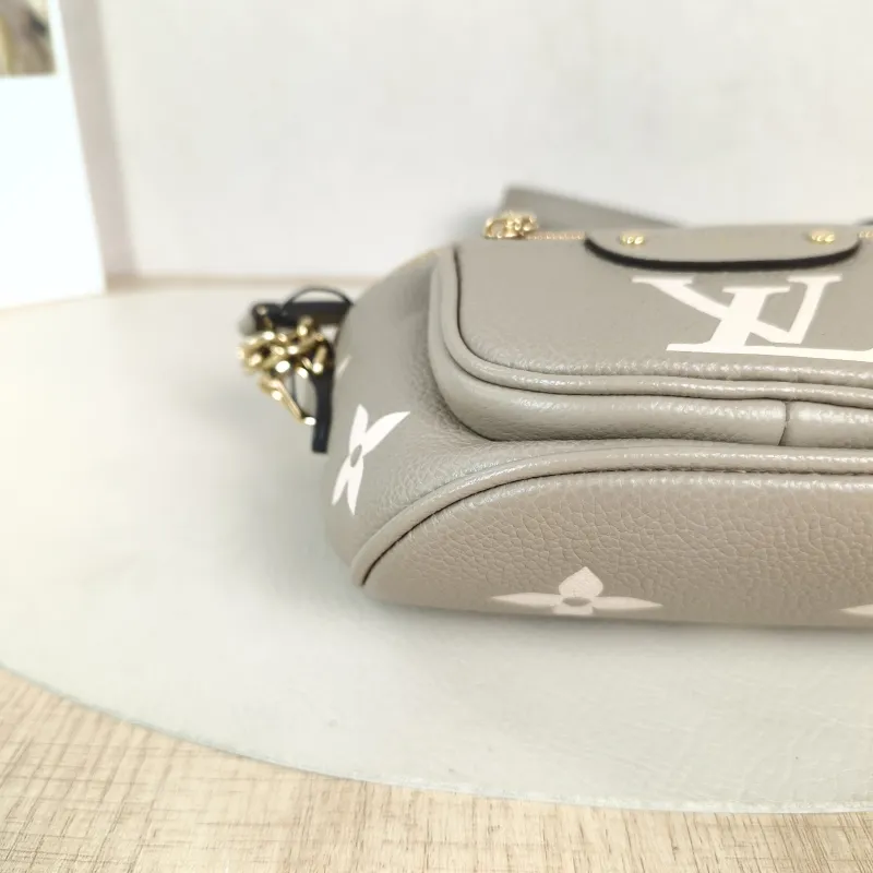 Louis Vuitton Crossbody Bag Bumbag Belt Bag Calfskin Mini 17 × 9.5 × 12 cm — detail view 3 of 11