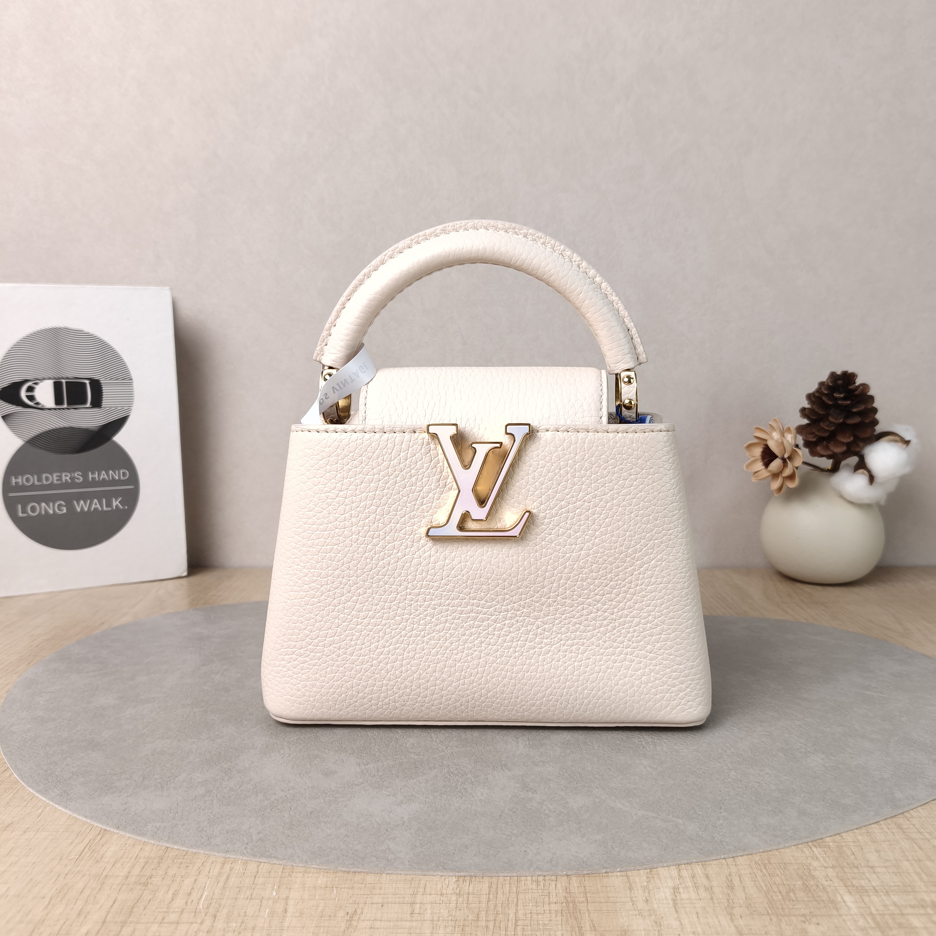 Louis Vuitton Shoulder Bag Capucines White Calfskinmini21 × 8 × 14 cm