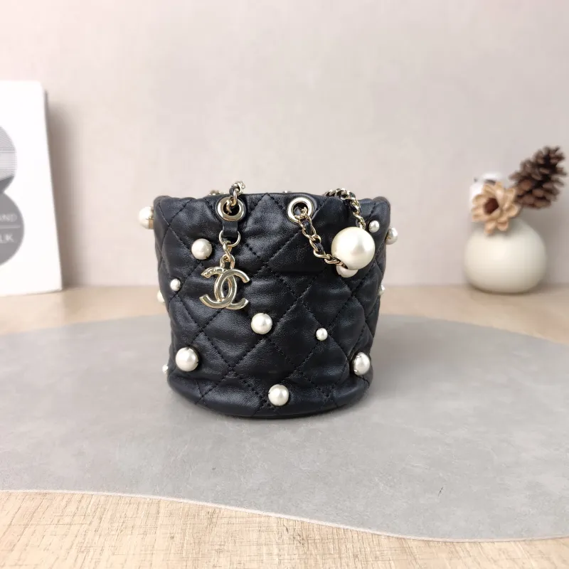 Chanel Shoulder Bag Pearl Bucket Bag Black Lambskin Mini 11.5 × 11.5 × 10.5 cm 31