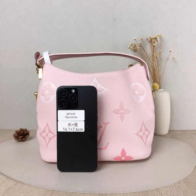 Louis Vuitton Shoulder Bag Marshmallow Vanity Case Bag Pink Calfskin One Size 24 × 13 × 22 cm — cover view 4 of 5