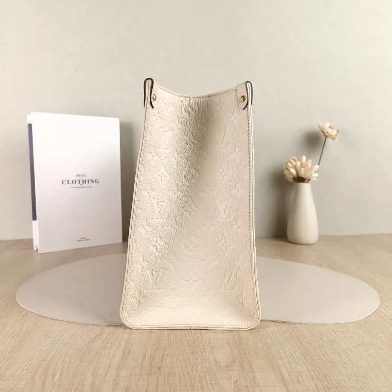 Louis Vuitton Shoulder Bag Onthego Medium White Monogram Empreinte Embossed Calfskin Medium 35 × 14 × 27 cm — detail view 10 of 10