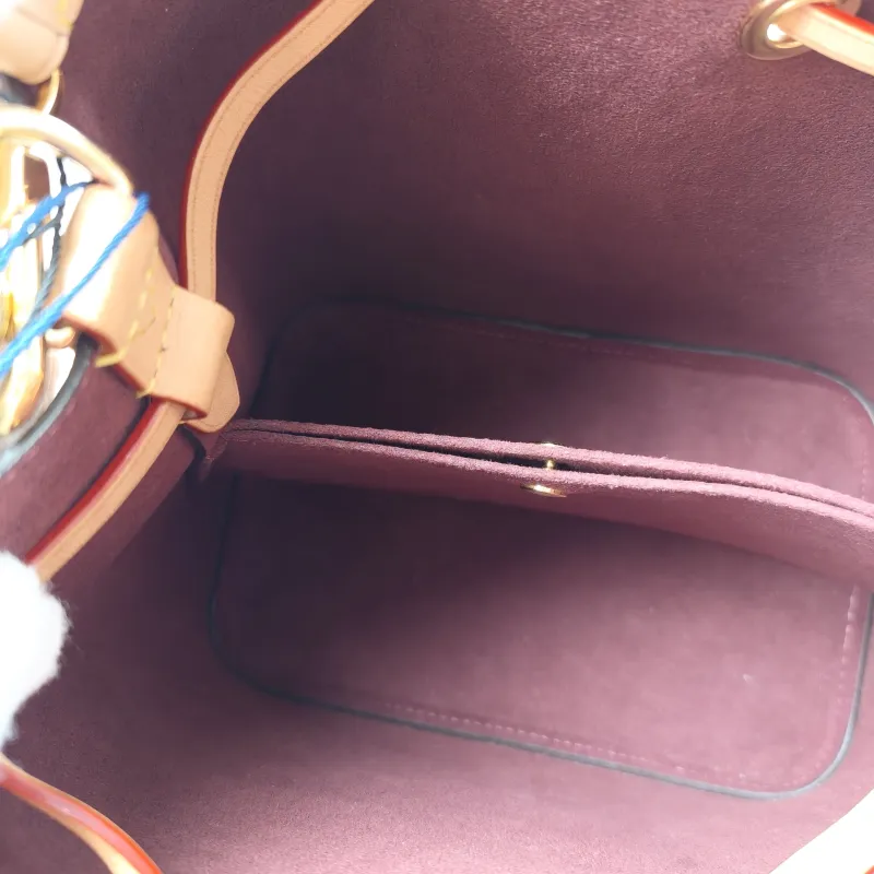 Louis Vuitton Crossbody Bag NÉONOÉ Bucket Bag BB Monogram PVC BB 20 × 13 × 20 cm — detail view 2 of 14