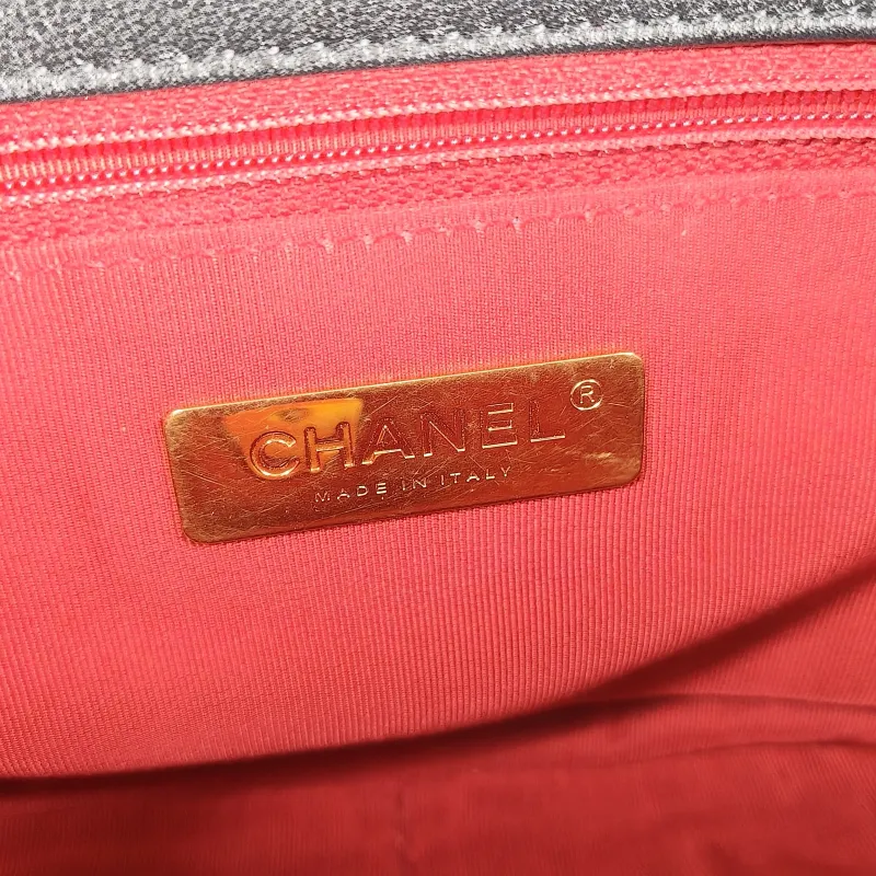 Chanel Crossbody Bag19Bag Black SL ambskin Small26 × 9 × 16 cm — detail view 9 of 15