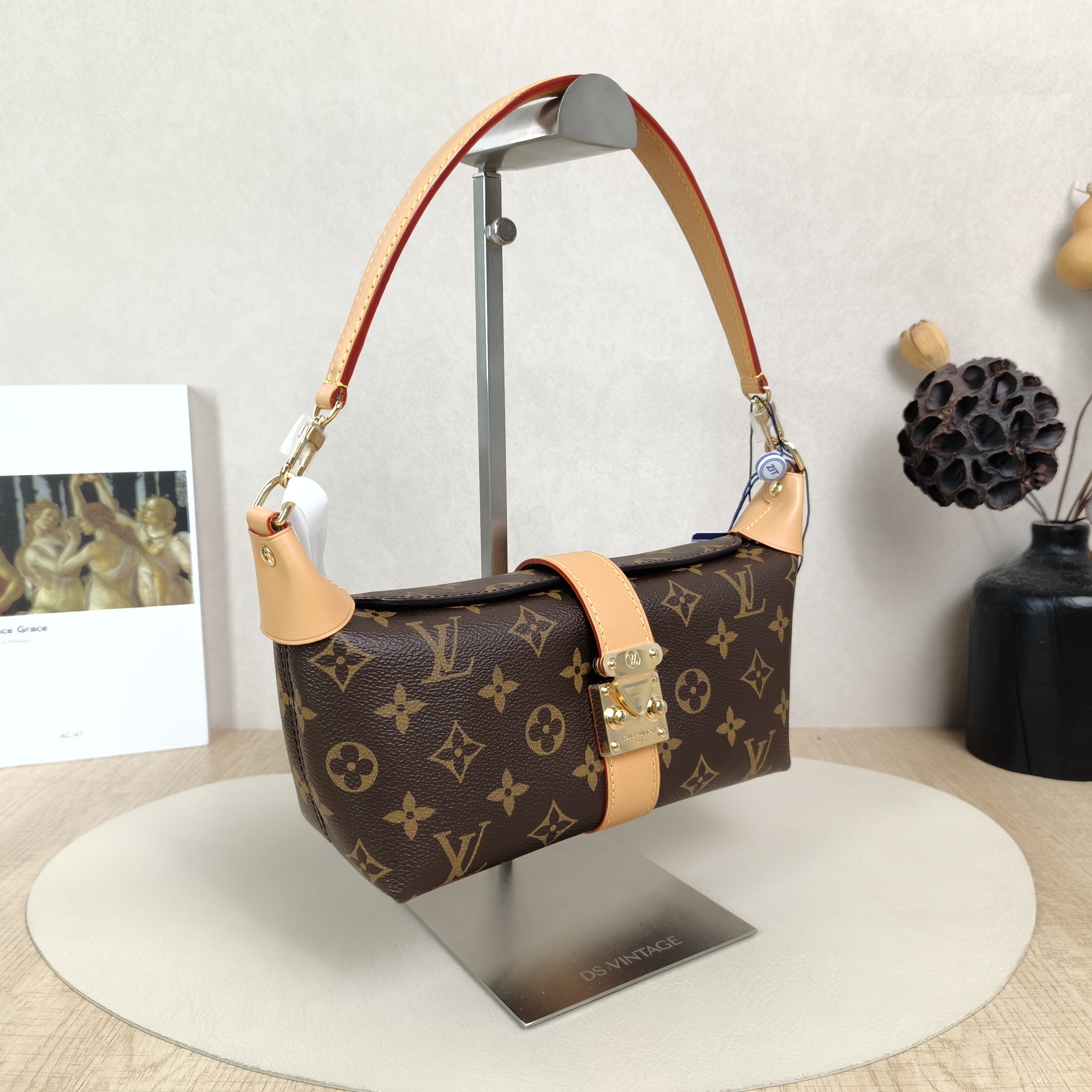 Louis Vuitton Shoulder Bag Pochette Mia Monogram PVC One Size22 × 8 × 14.5 cm — cover view 3 of 4