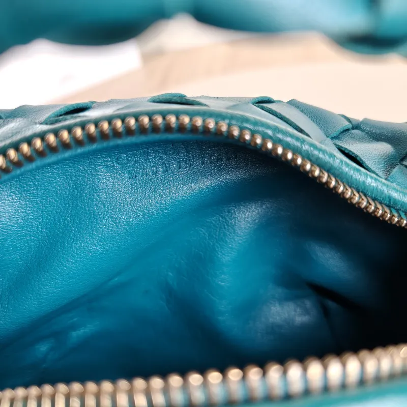 Bottega Veneta Top Handle Bag Jodie Blue Lambskin Mini 28 × 8 × 23 cm — detail view 4 of 9