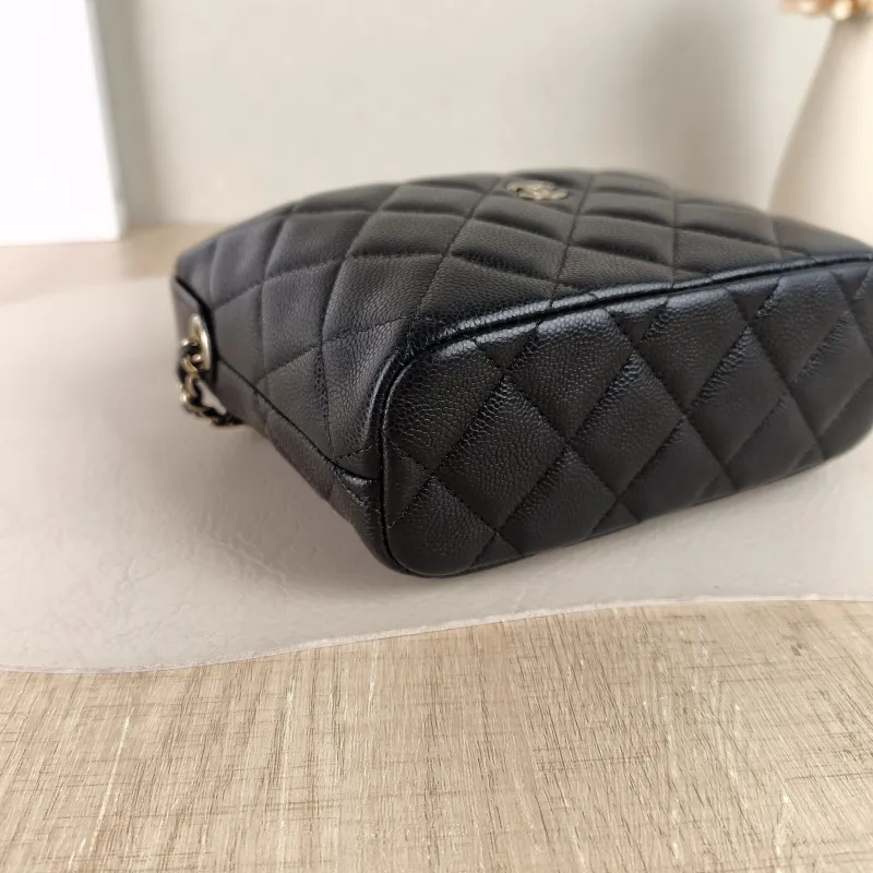 Chanel Crossbody Bag Crossbody Bag Black Grained Calfskin 21.5 × 7.5 × 19 cm — detail view 4 of 11