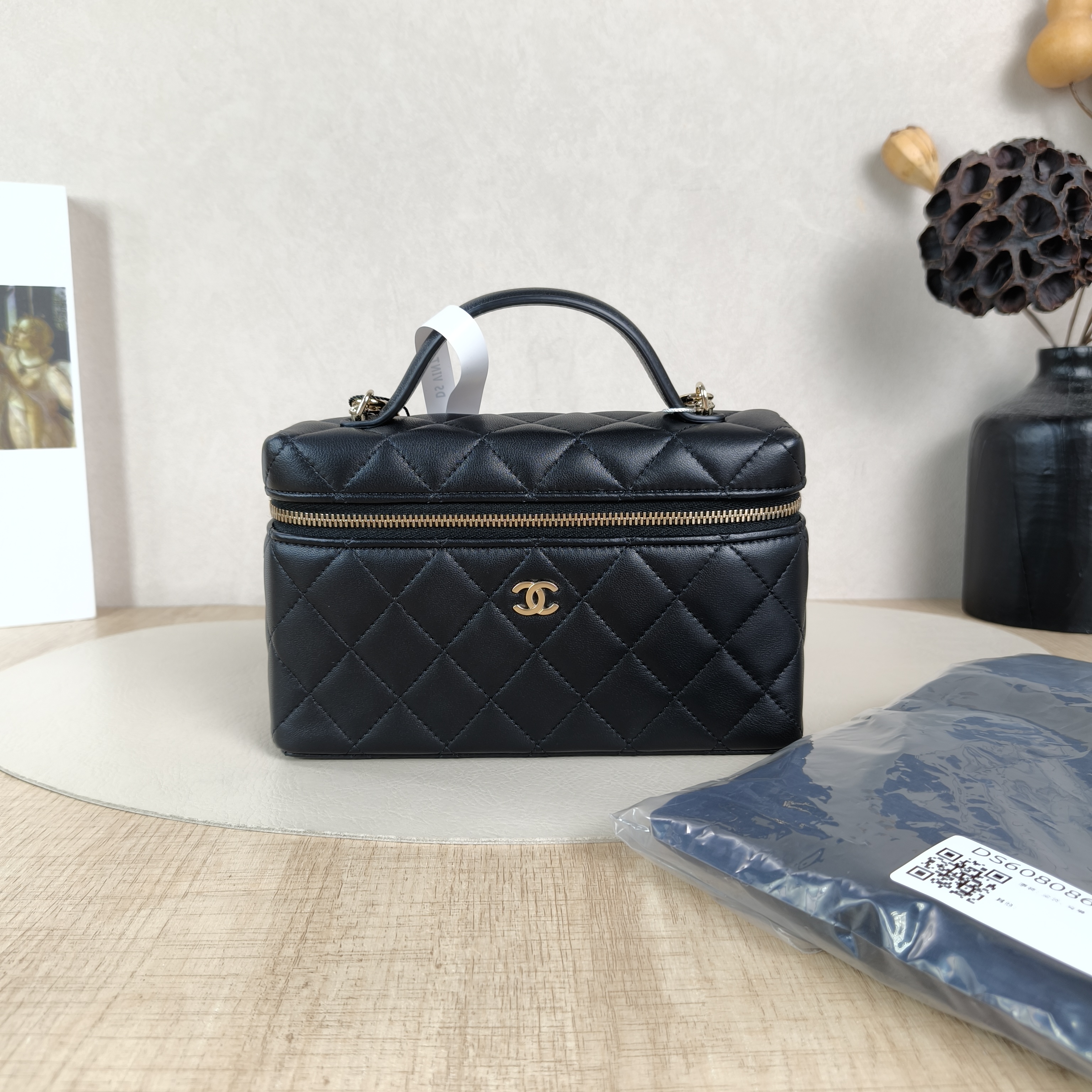 Chanel Crossbody Baglp Box Bag Top Handle Crossbody Bag Black Lambskin One Size19.5 × 5 × 17 cm — cover view 5 of 6