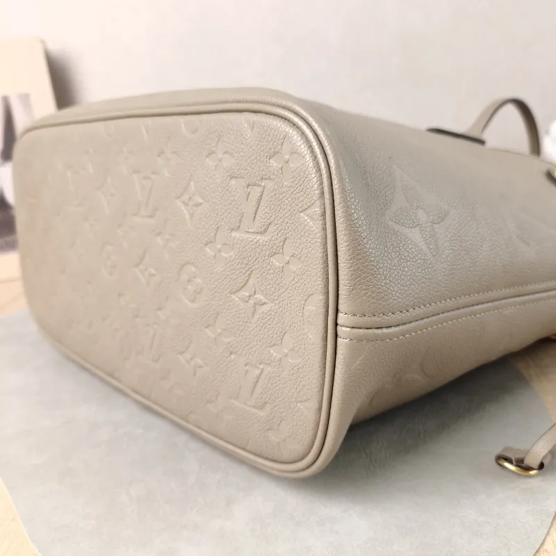 Louis Vuitton Shoulder Bag Neverfull Empreinte Embossed Calfskin Medium 31 × 14 × 28 cm — detail view 2 of 12