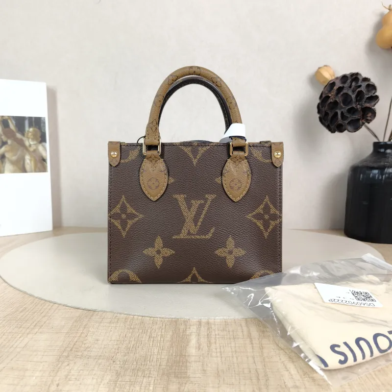 Louis Vuitton Crossbody Bag Onthego BB Monogram PVC BB 18 × 8.5 × 15 cm — cover view 6 of 6