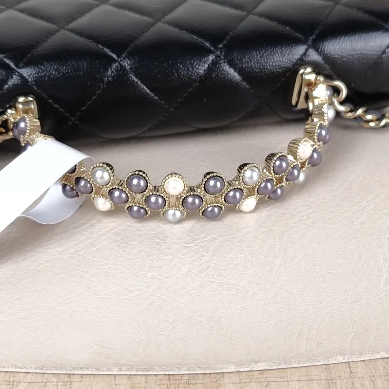 Chanel Crossbody Bag Pearl Black Lambskin 19 × 3.5 × 12 cm — detail view 3 of 14