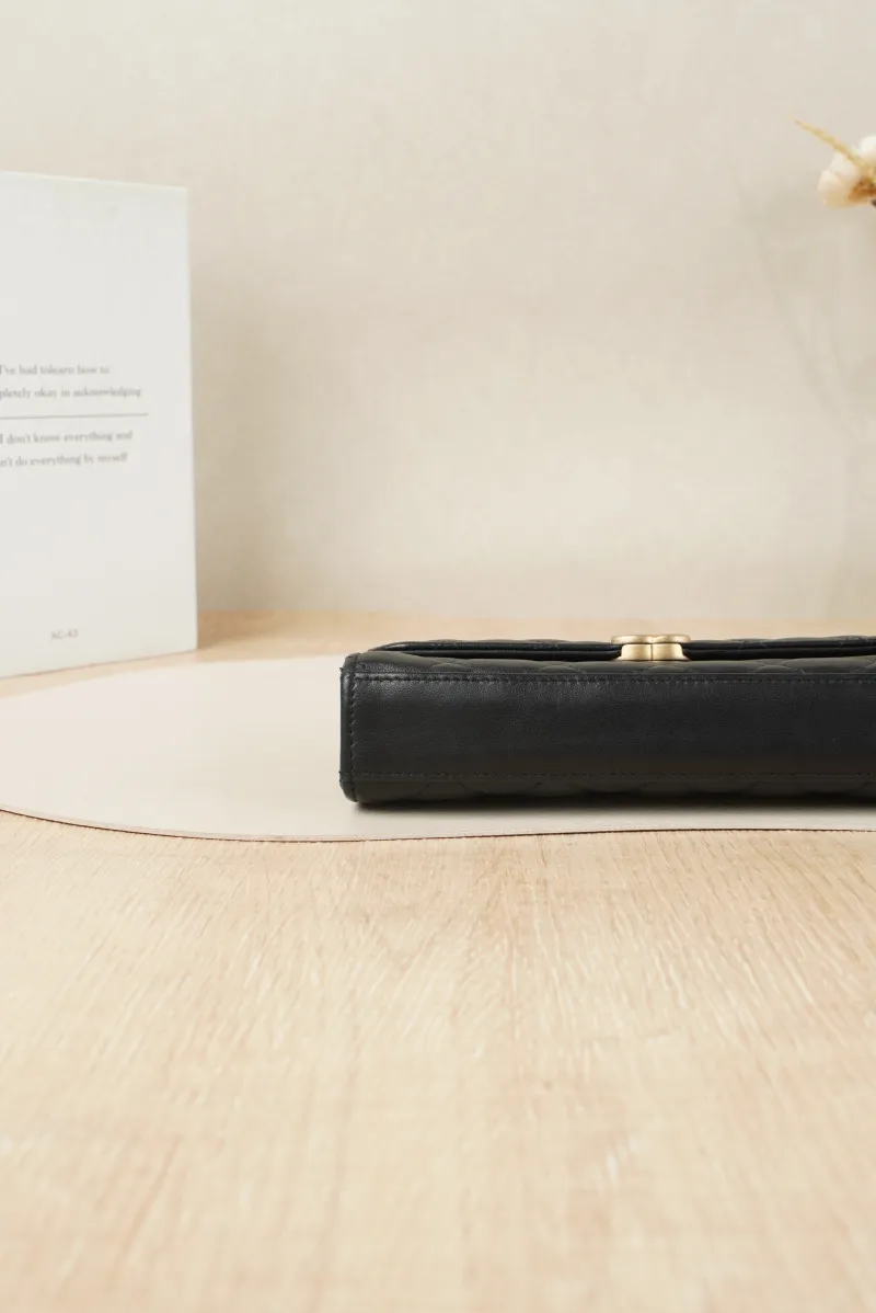 Chanel 22b kelly Black with Gold-Tone Hardware Lambskin Microchip Edition · · 18.5 × 4.5 × 10 cm — cover view 4 of 7