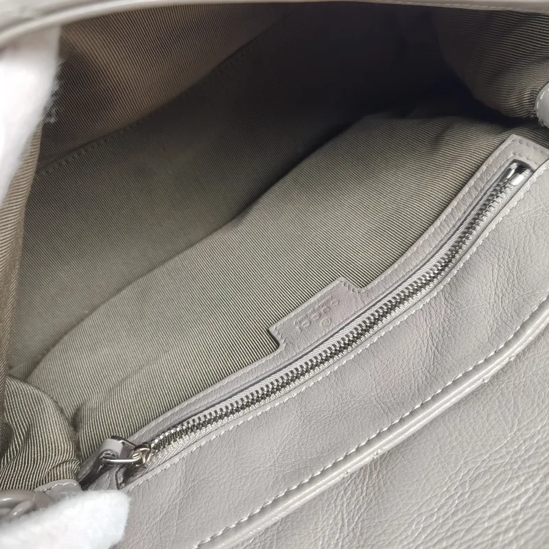 GUCCI Shoulder Bag GG Marmont Marmont Shoulder Bag Grey Calfskin Medium 31 × 8 × 17 cm — detail view 8 of 13