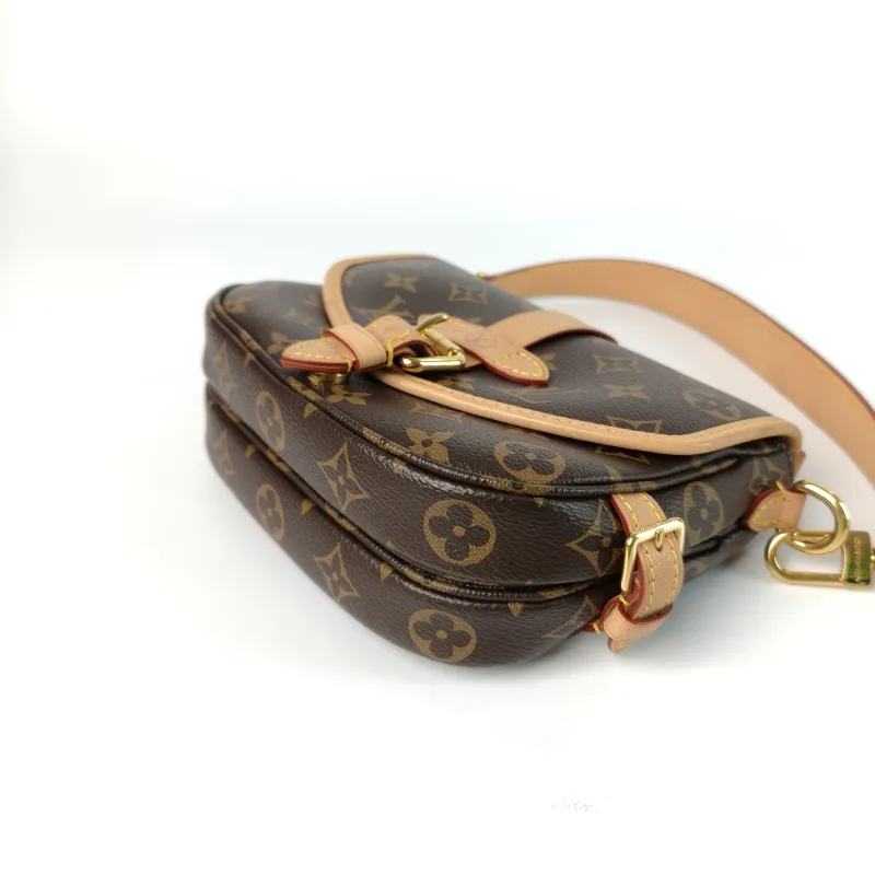 Louis Vuitton Crossbody Bag Saumur BB BB Monogram PVC BB 20 × 8 × 16 cm — cover view 11 of 11